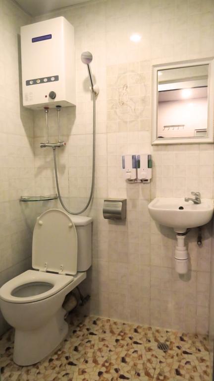 Single Bed in Mixed Dormitory Room