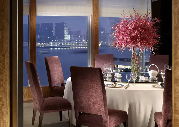 Four Seasons Hotel Hong Kong